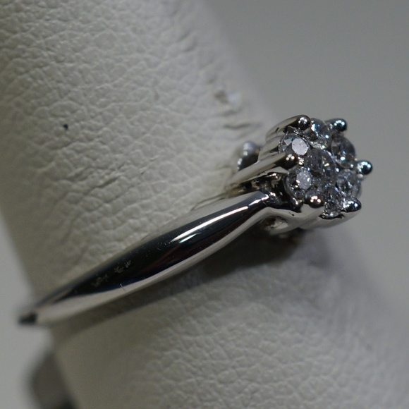 14KW Gold Genuine Diamond Cluster Ring - Picture 2 of 5